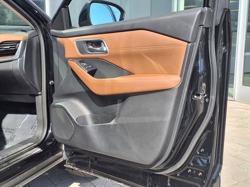 Certified 2025 Nissan Rogue Platinum w/ Platinum Premium Package image 12