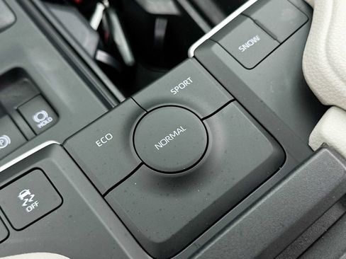 Used 2025 Toyota Grand Highlander FWD image 8
