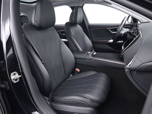 Used 2025 Mercedes-Benz E 350 Sedan image 24