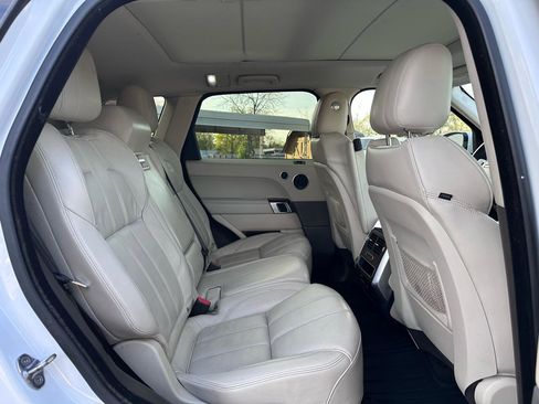 Used 2014 Land Rover Range Rover Sport HSE image 18