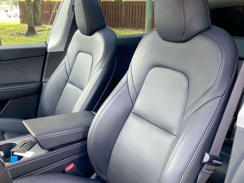 Used 2024 Tesla Model Y Long Range image 31