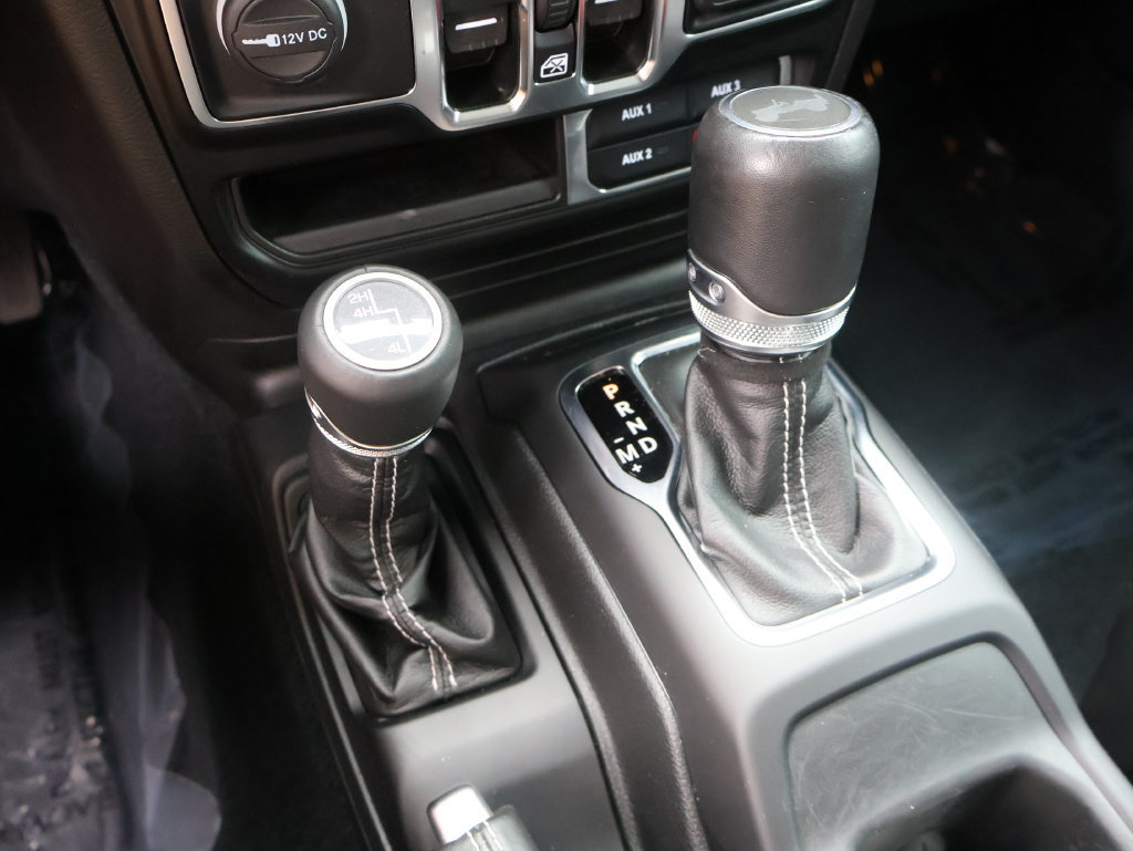 Used 2022 Jeep Wrangler Unlimited Sahara AWD/4WD image 35