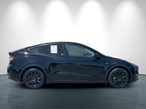Used 2023 Tesla Model Y Long Range AWD/4WD image 3