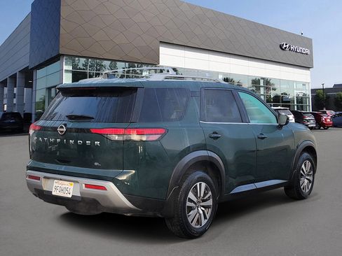 Used 2023 Nissan Pathfinder SL image 2