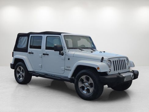Used 2017 Jeep Wrangler Unlimited Sahara w/ Connectivity Group image 4