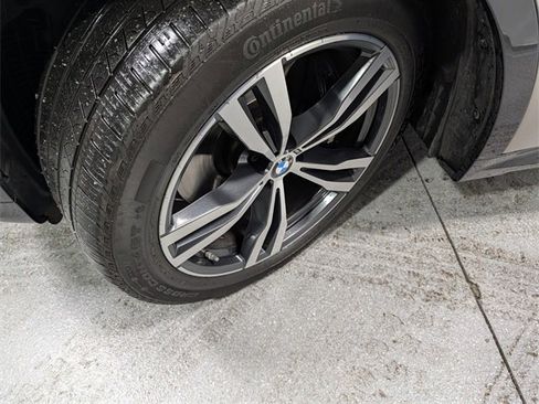 Used 2022 BMW X7 M50i w/ Dynamic Handling Package image 9