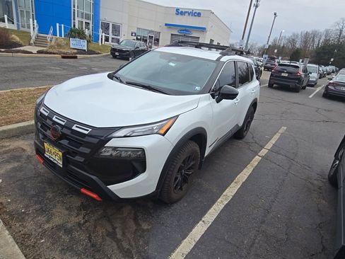 Used 2025 Nissan Rogue SV w/ Rock Creek Premium Package image 8