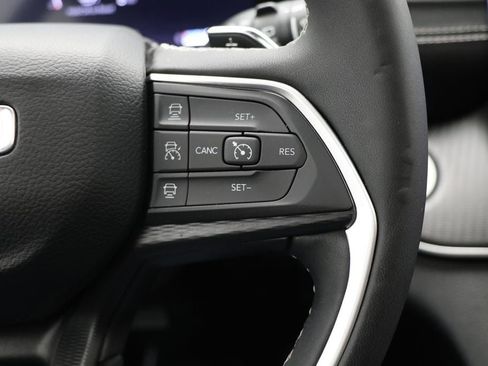 Used 2025 Jeep Grand Cherokee L Laredo image 20