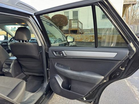 Used 2018 Subaru Outback 2.5i Premium image 17