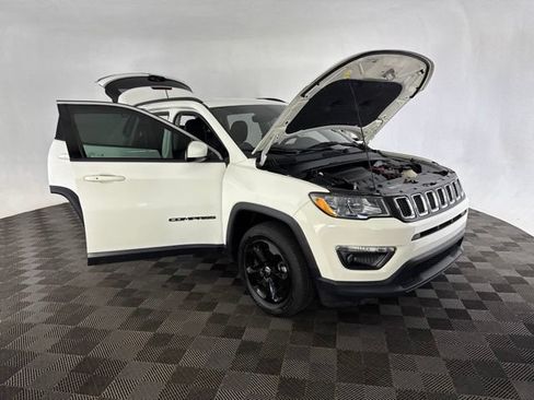 Used 2020 Jeep Compass Latitude w/ Cold Weather Group AWD/4WD image 12