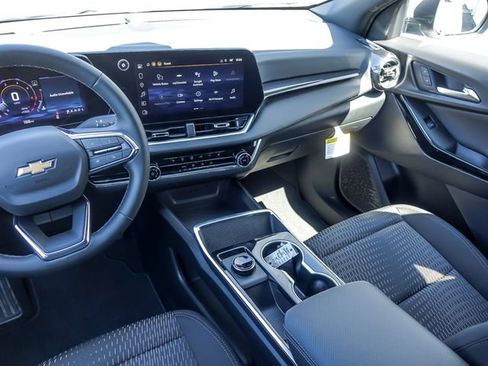 New 2026 Chevrolet Equinox LT w/ Safety and Technology Package FWD image 17