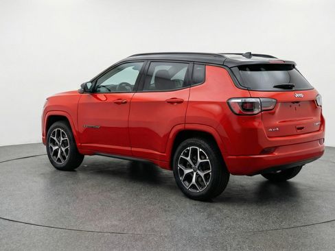 Used 2025 Jeep Compass Limited image 6