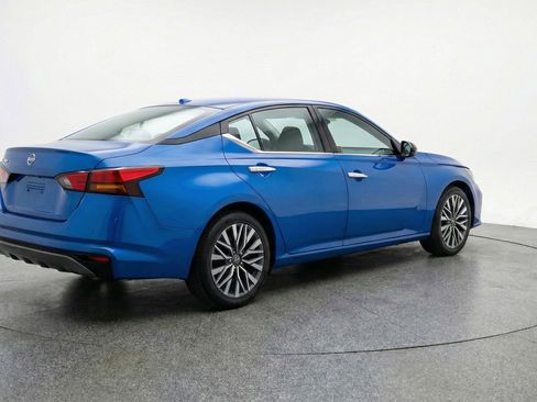 Used 2025 Nissan Altima 2.5 SV image 9