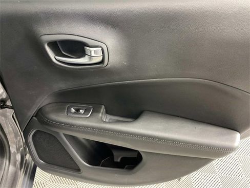 Used 2020 Jeep Compass Latitude image 23