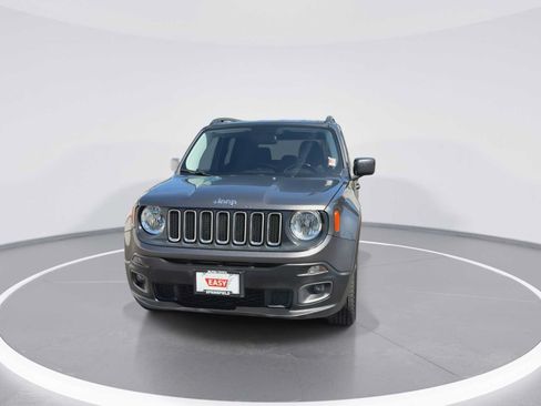Used 2017 Jeep Renegade Latitude w/ Popular Equipment Group AWD/4WD image 3
