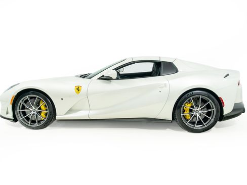 Used 2021 Ferrari 812 GTS RWD image 3