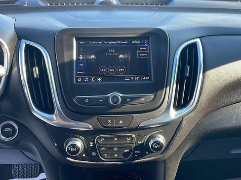 Used 2022 Chevrolet Equinox LT image 11