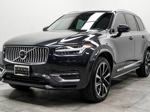 Used 2021 Volvo XC90 T8 Inscription Expression w/ Climate Package image 6