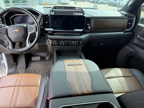 Used 2024 Chevrolet Silverado 2500 High Country w/ High Country Premium Package image 6