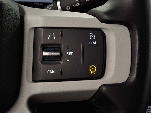 Used 2023 Land Rover Defender 130 SE image 21