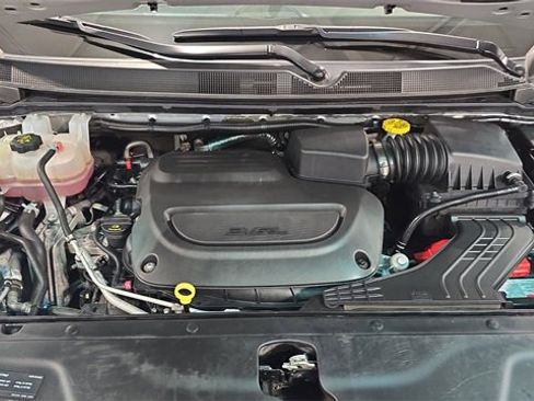 Used 2024 Chrysler Pacifica Limited image 25