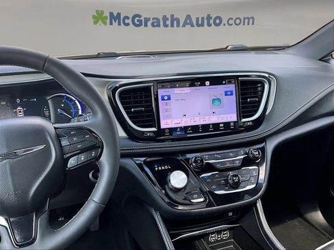 Used 2023 Chrysler Pacifica Limited w/ Uconnect Theater Family Group FWD image 11