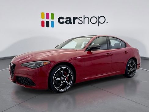 Used 2024 Alfa Romeo Giulia Veloce image 1