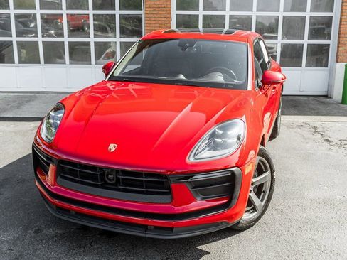 Used 2023 Porsche Macan image 2