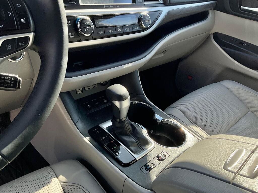 Used 2019 Toyota Highlander Limited Platinum AWD/4WD image 21