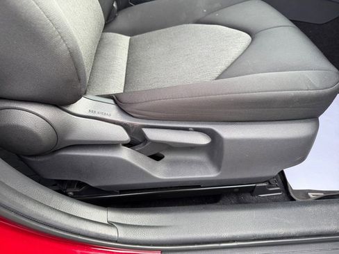 Used 2019 Toyota Camry LE image 20