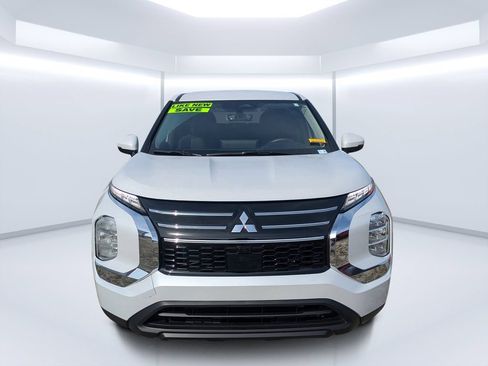 Used 2025 Mitsubishi Outlander ES FWD image 8