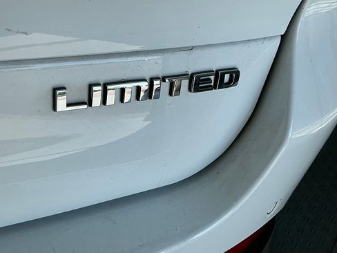 Used 2022 Jeep Grand Cherokee L Limited AWD/4WD image 7