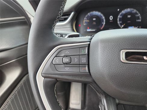 New 2025 Jeep Grand Cherokee Altitude image 56