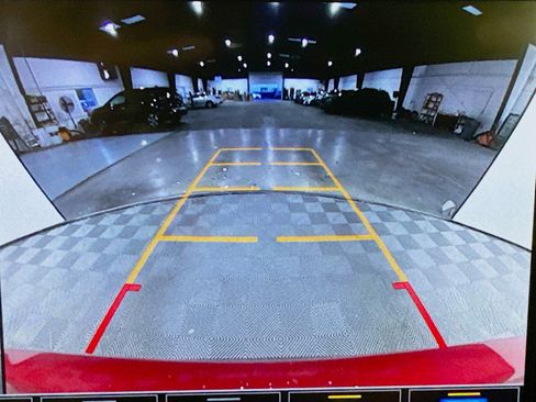 Used 2024 Chevrolet Traverse RS image 18