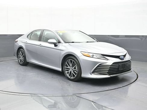 Used 2024 Toyota Camry XLE FWD image 19
