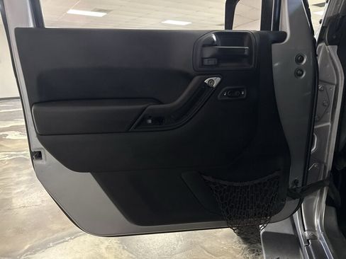 Used 2018 Jeep Wrangler Unlimited Sahara AWD/4WD image 18