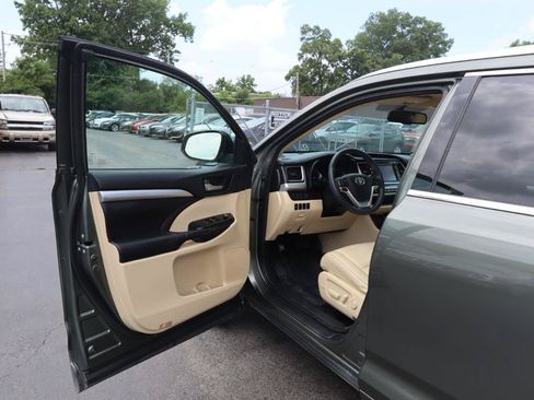 Used 2016 Toyota Highlander XLE AWD/4WD image 20