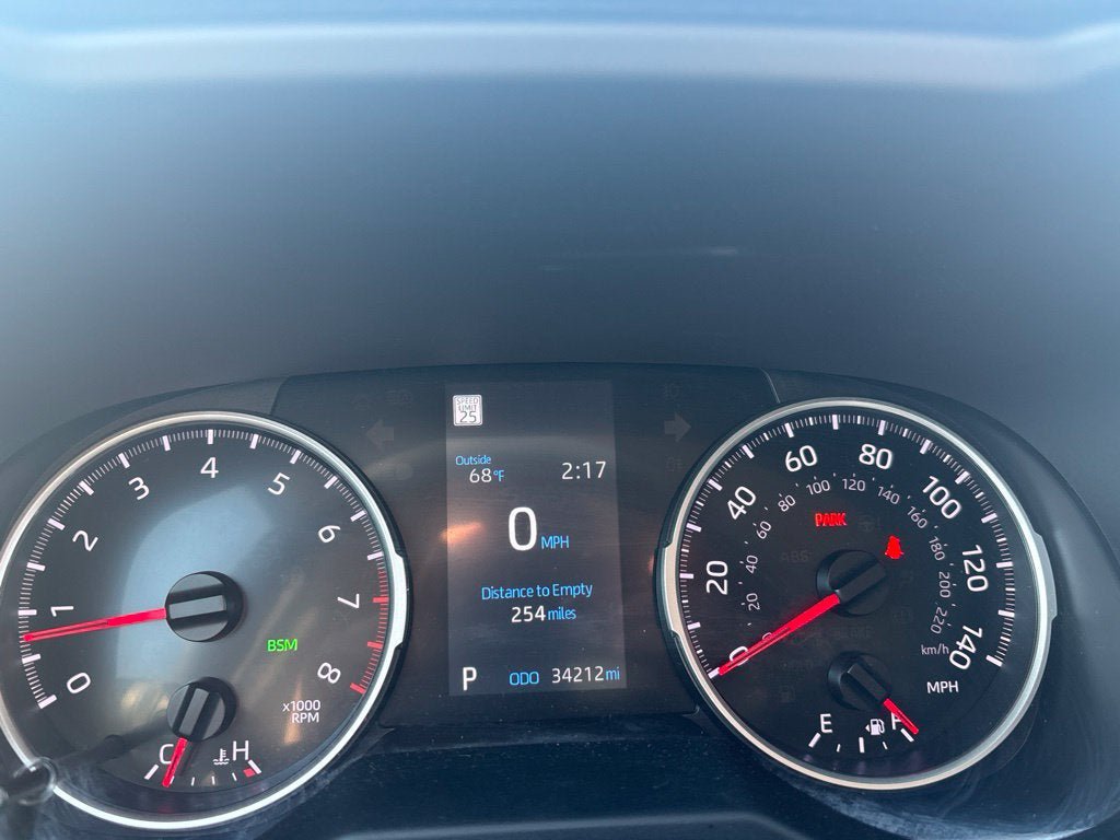 Used 2022 Toyota RAV4 XLE Premium FWD image 17