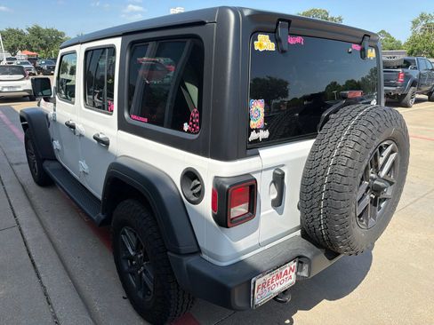 Used 2024 Jeep Wrangler Unlimited Sport AWD/4WD image 8