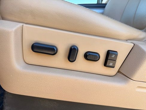 Used 2014 Ford F150 Lariat w/ Lariat Chrome Package image 26