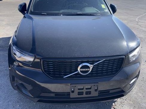 Used 2021 Volvo XC40 T4 R-Design w/ Climate Package image 2