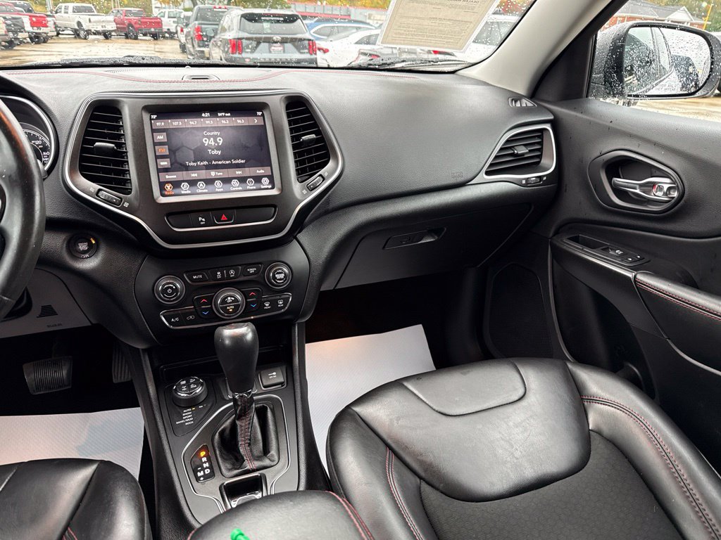 Used 2019 Jeep Cherokee Trailhawk w/ Cold Weather Group AWD/4WD image 12