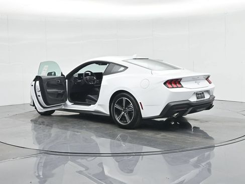 Used 2025 Ford Mustang Coupe RWD image 31