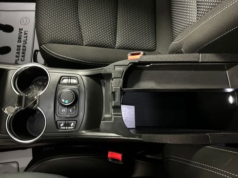 Used 2024 GMC Terrain SLE w/ Driver Convenience Package image 20