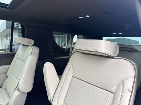 New 2026 GMC Yukon XL Denali w/ Denali Reserve Package AWD/4WD image 17