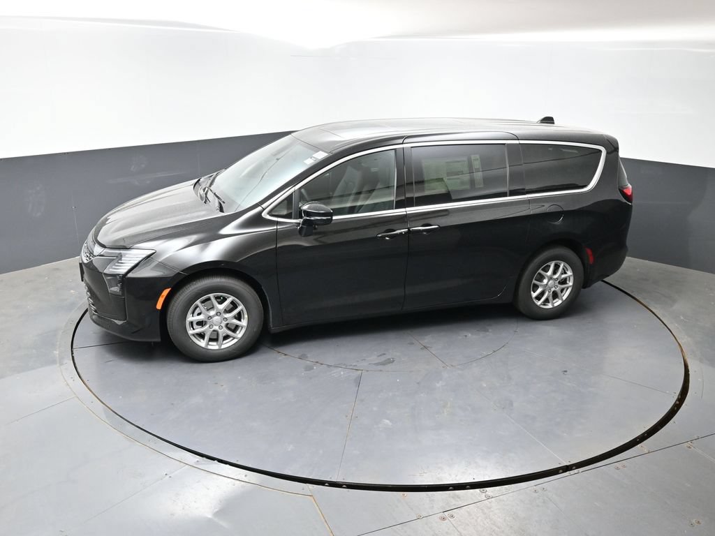 New 2027 Chrysler Pacifica Select w/ Family Tech Group FWD image 35