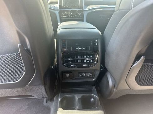 Used 2024 Jeep Grand Cherokee L Altitude AWD/4WD image 22
