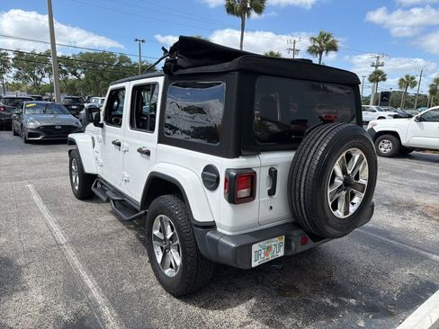 Used 2019 Jeep Wrangler Unlimited Sahara image 7