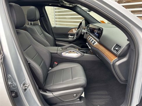 Used 2024 Mercedes-Benz GLE 350 4MATIC w/ Winter Package image 9