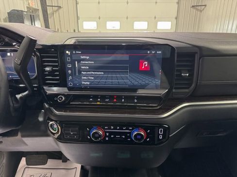 Used 2023 GMC Sierra 1500 SLE image 15